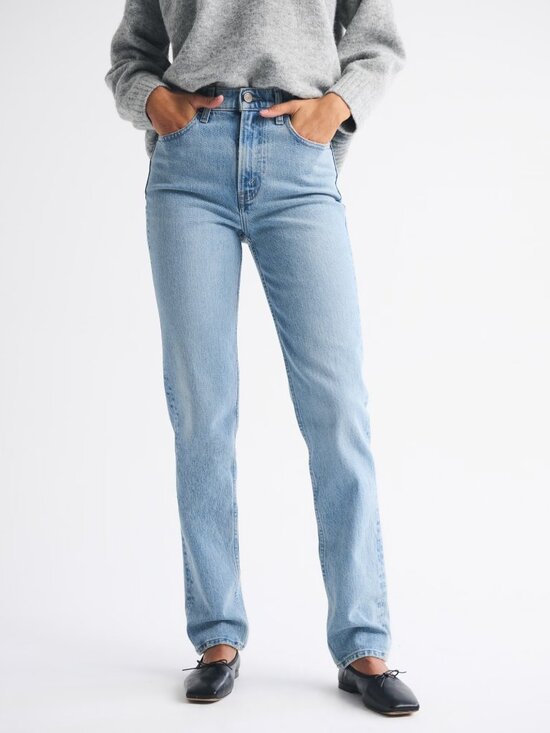 Abercrombie & Fitch Denim - Abercrombie Ultra High Rise 90s Straight Jean - Size 10 short (size 30)
